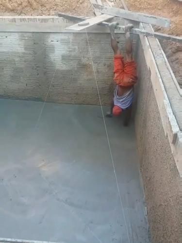 kuli bangunan malah kebanyakan atraksi © berbagai sumber