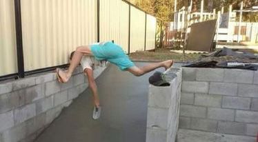 kuli bangunan malah kebanyakan atraksi © berbagai sumber