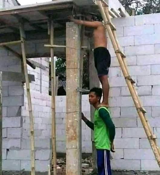 kuli bangunan malah kebanyakan atraksi © berbagai sumber kuli bangunan malah kebanyakan atraksi © berbagai sumber