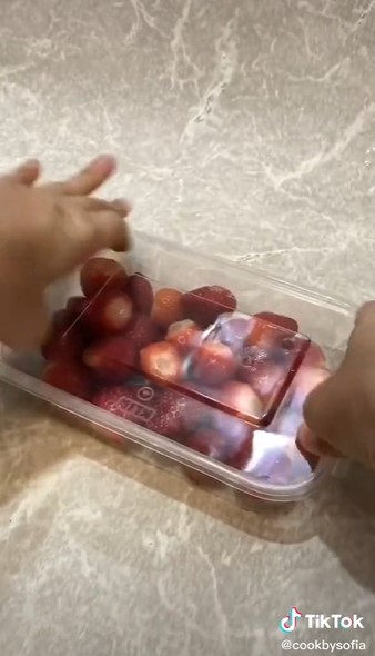 Trik agar stok frozen berries tak menempel satu sama lain saat beku