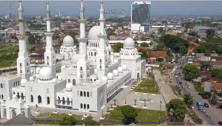 11 Potret megah masjid Syeikh Zayed, kado putra mahkota UEA ke Jokowi