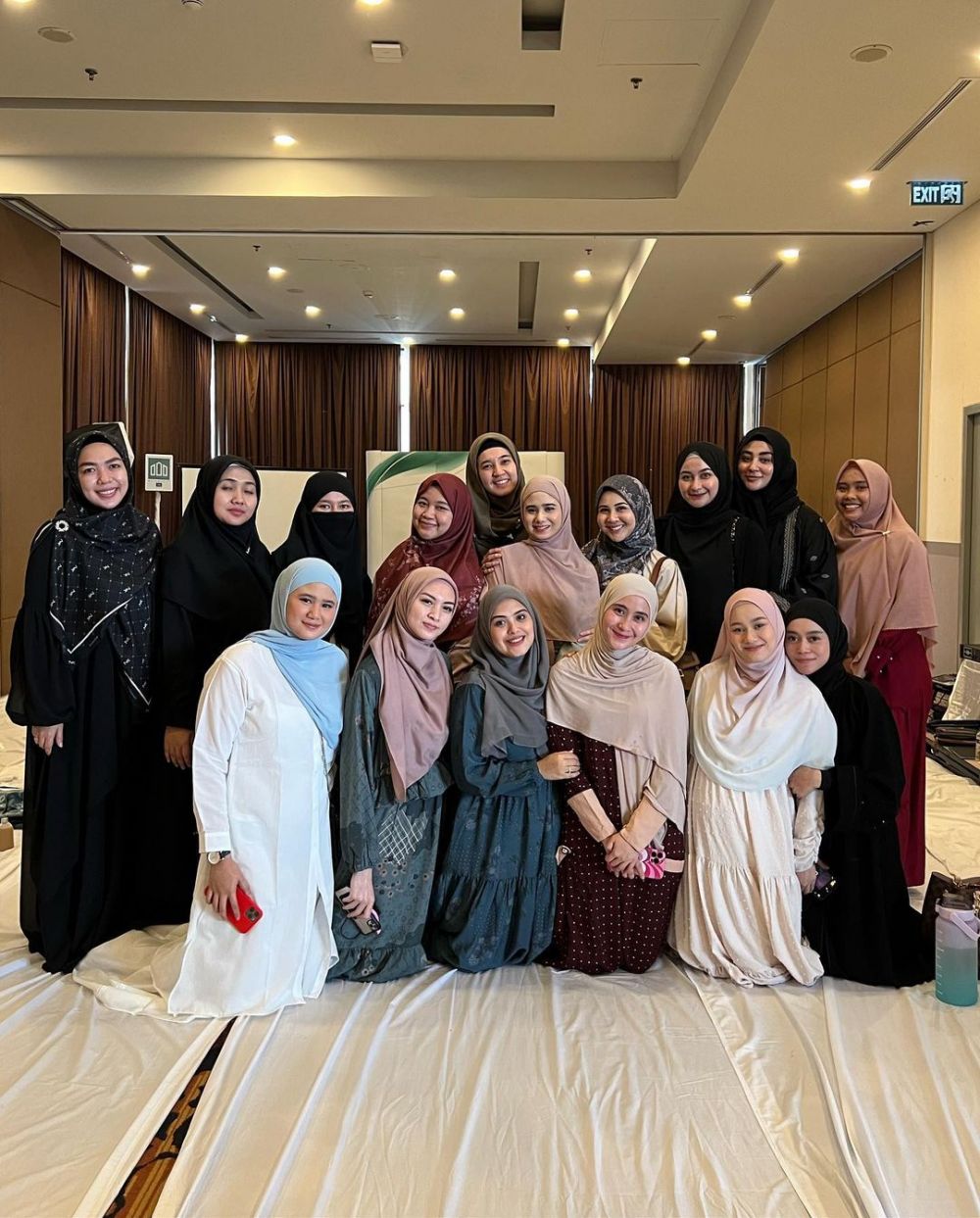 potret Lesty ikut pengajian bareng seleb © berbagai sumber potret Lesty ikut pengajian bareng seleb © berbagai sumber