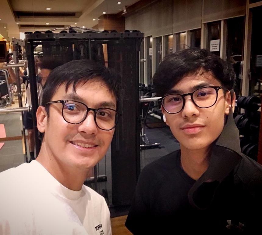 potret kebersamaan Gunawan dan anak sulungnya © berbagai sumber potret kebersamaan Gunawan dan anak sulungnya © berbagai sumber