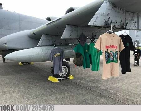 potret nyeleneh orang jemur pakaian © berbagai sumber potret nyeleneh orang jemur pakaian © berbagai sumber