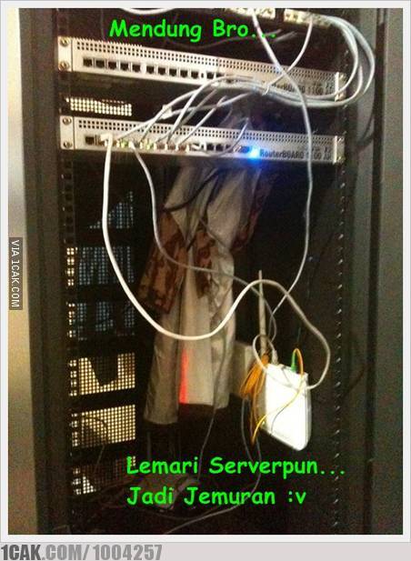 potret nyeleneh orang jemur pakaian © berbagai sumber potret nyeleneh orang jemur pakaian © berbagai sumber