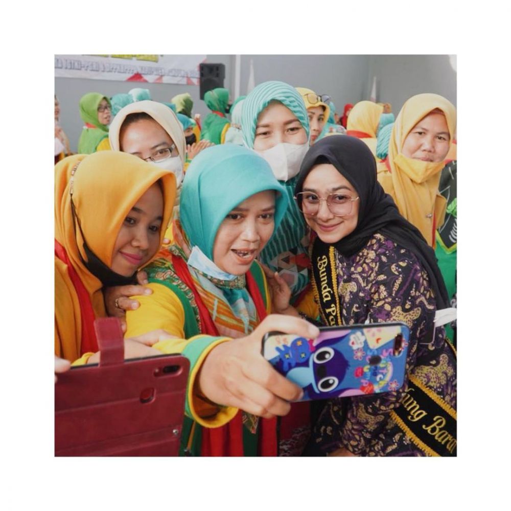 sonya fatmala istri bupati © 2022 brilio.net sonya fatmala istri bupati © 2022 brilio.net