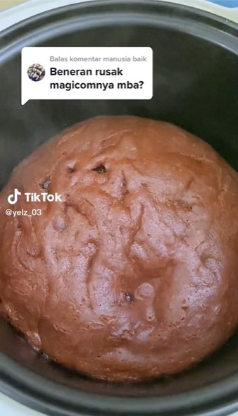 Wanita ini bikin konten masak brownies pakai magic com, endingnya apes