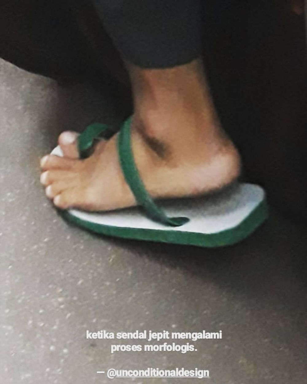 orang benerin sendal jepit idenya nyeleneh © berbagai sumber orang benerin sendal jepit idenya nyeleneh © berbagai sumber
