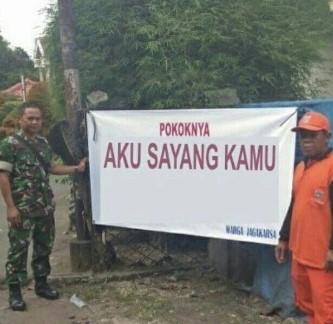 Tulisan pemberitahuan di jalan © 2022 berbagai sumber