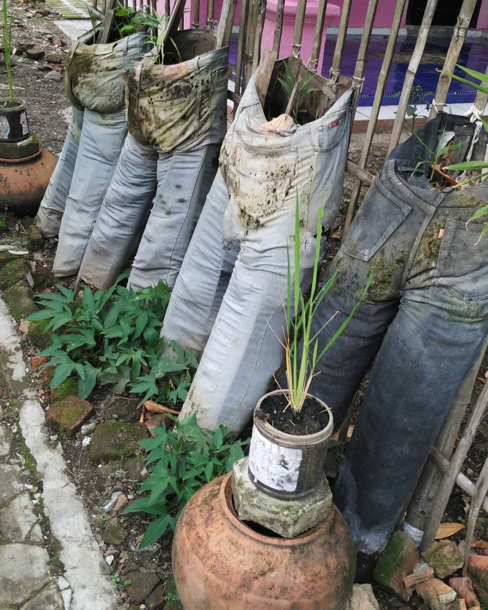 benda di pasang malah nyeleneh banget © berbagai sumber benda di pasang malah nyeleneh banget © berbagai sumber