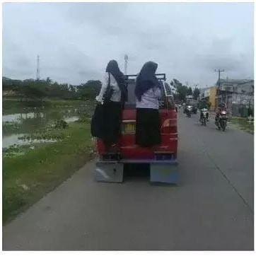 naik kendaraan umum tapi ogah kepanasan © berbagai sumber