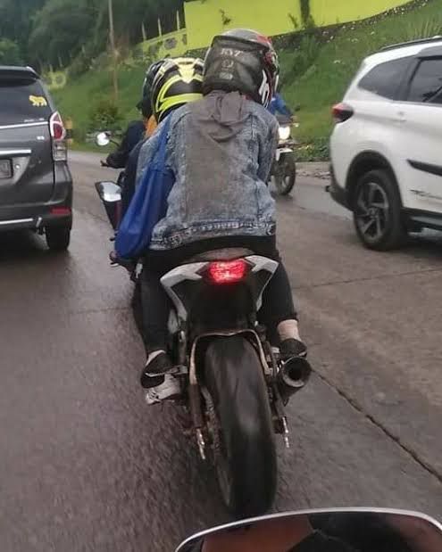 aksi cewek waktu dibonceng motor kocak © berbagai sumber aksi cewek waktu dibonceng motor kocak © berbagai sumber