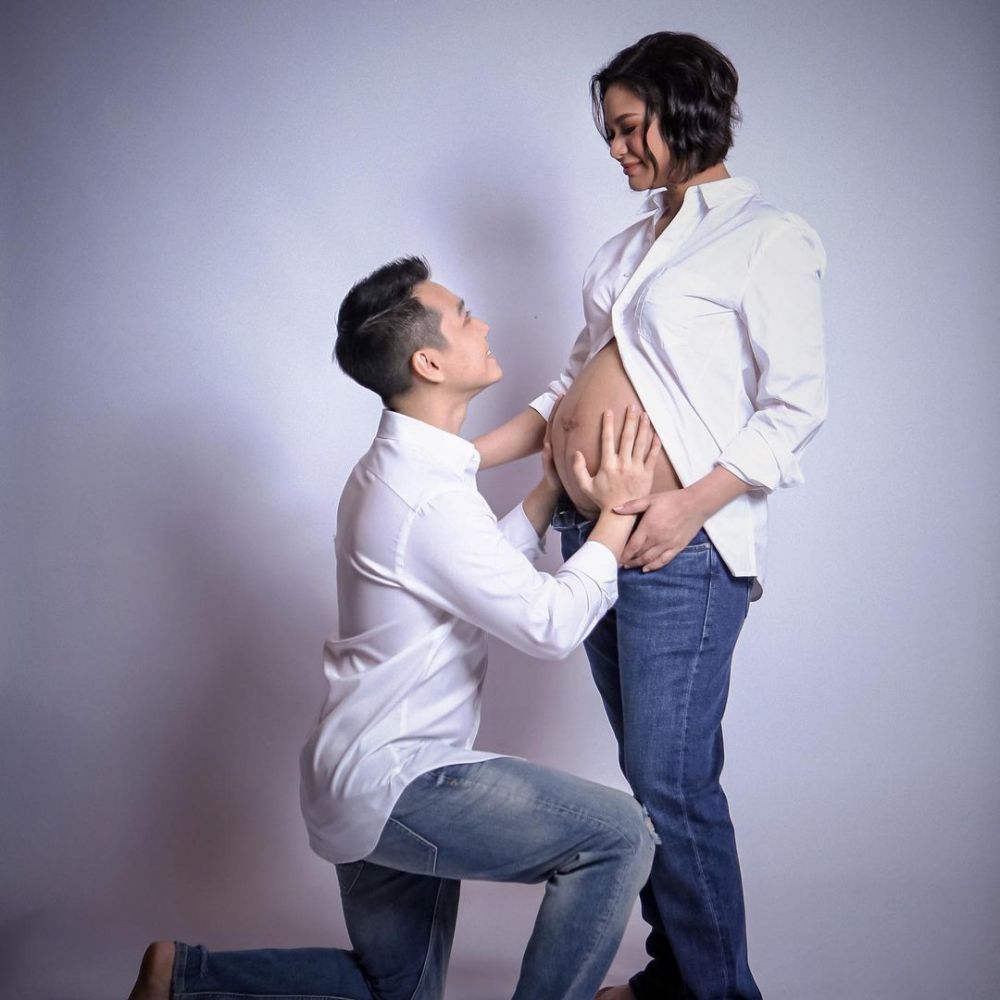 Gaya maternity shoot adik seleb © Instagram