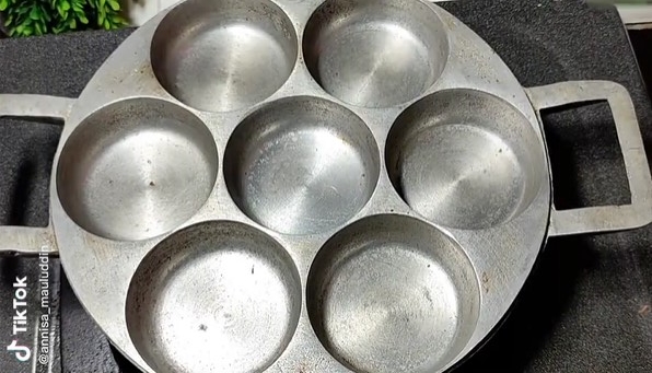 Trik mudah masak martabak manis agar bersarang dan mengembang sempurna