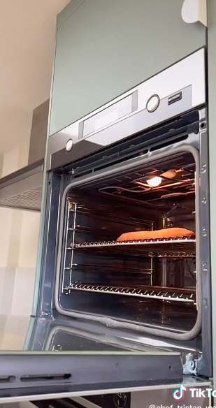 Trik membuat roti keras jadi lembut, pakai satu bahan