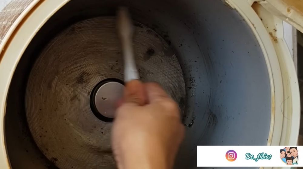 Cara bersihkan kerak bagian dalam rice cooker, kinclong seperti baru