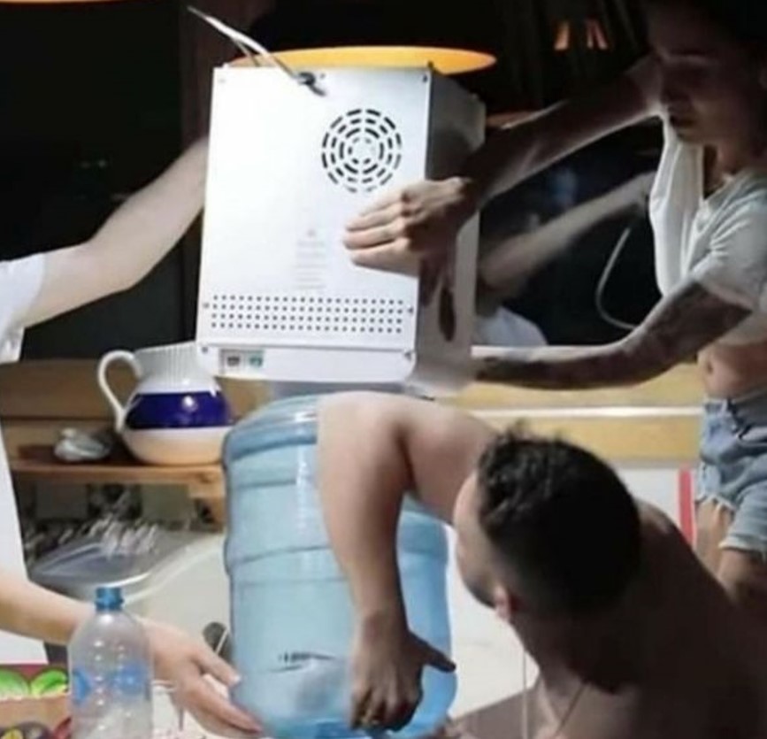 Kelakuan nyeleneh bapak-bapak Berbagai sumber Kelakuan nyeleneh bapak-bapak Berbagai sumber