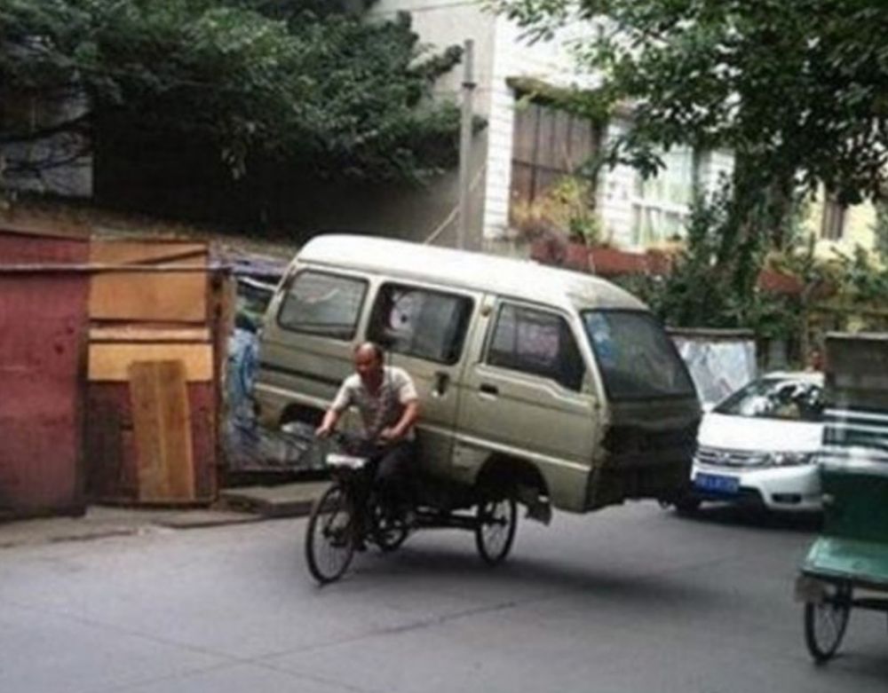 Kelakuan nyeleneh bapak-bapak Berbagai sumber Kelakuan nyeleneh bapak-bapak Berbagai sumber