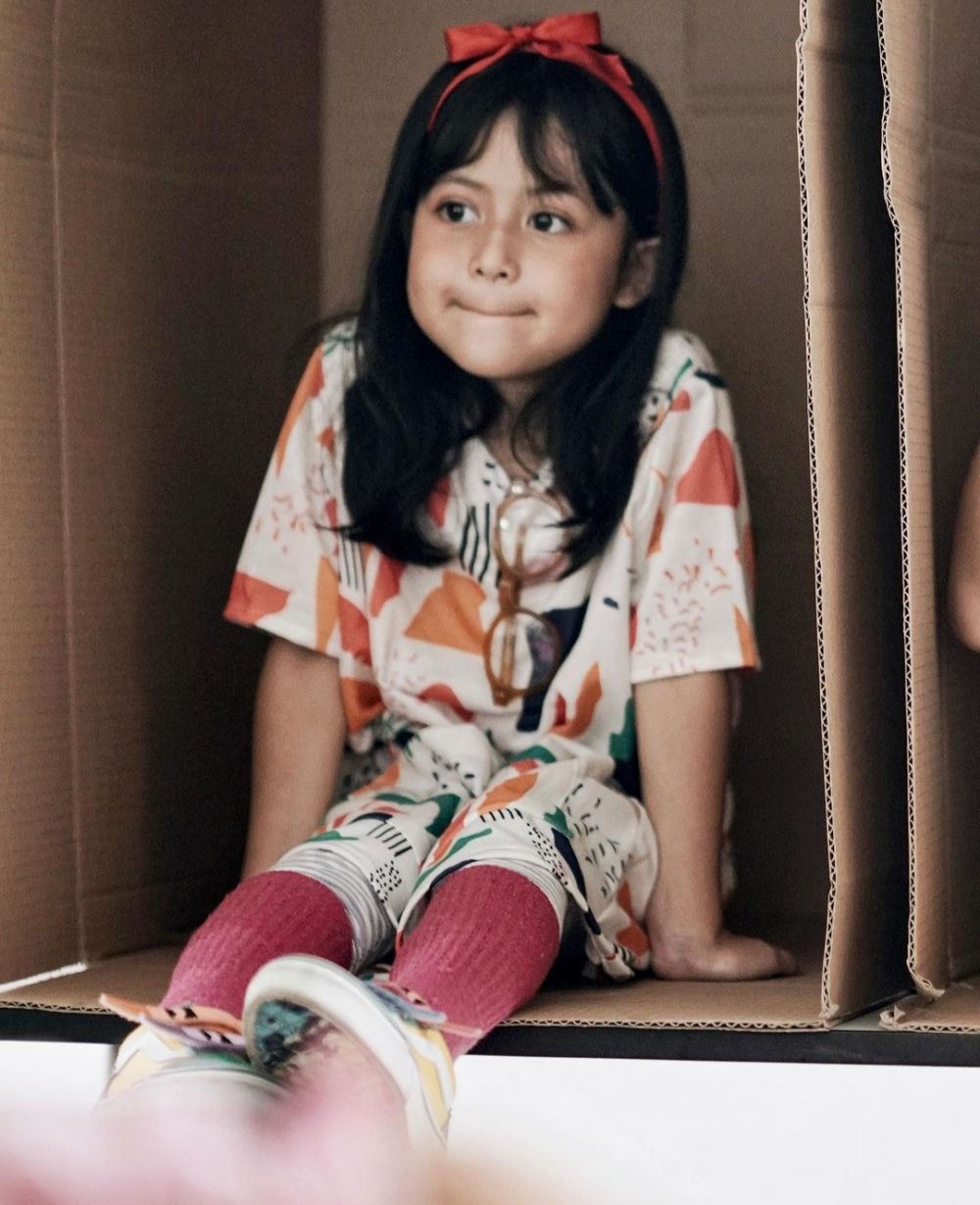 Larang ayah foto berdua bareng cewek, ini 11 potret Miskha anak Desta berbagai sumber