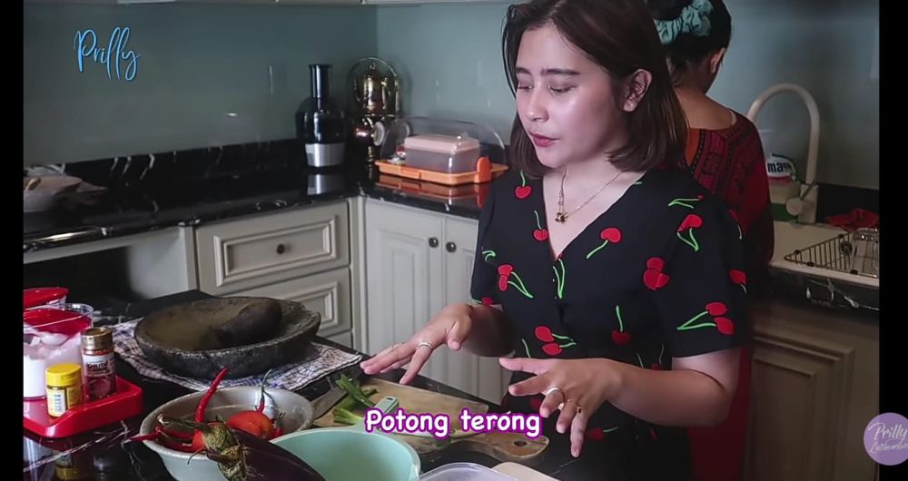 11 Potret dapur mewah Prilly Latuconsina, megah bak hotel bintang lima berbagai sumber