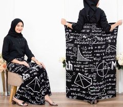 beli baju motifnya nyeleneh banget © berbagai sumber