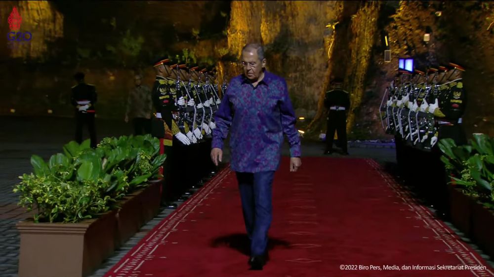 Potret 11 petinggi negara pakai batik-tenun di gala dinner G20, etnik