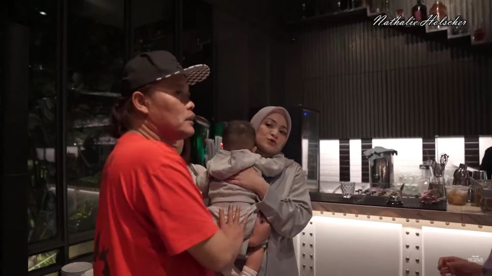 Adzam di pesta ultah sule © berbagai sumber Adzam di pesta ultah sule © berbagai sumber