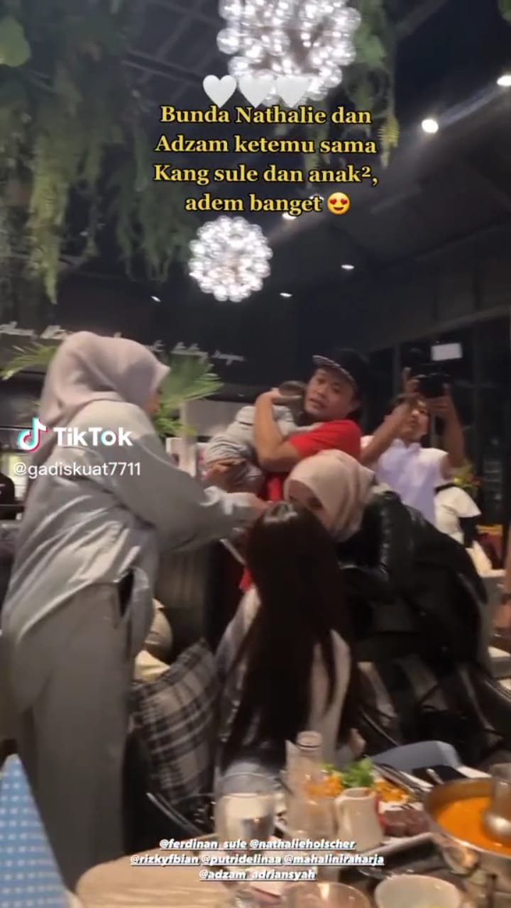 momen nathalie bertemu putri delina © berbagai sumber momen nathalie bertemu putri delina © berbagai sumber