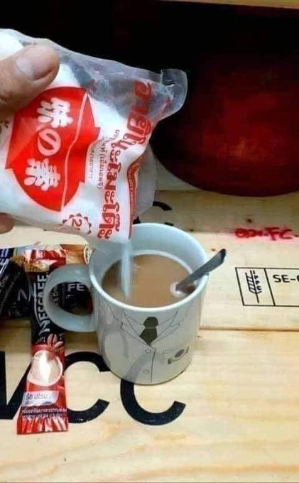 orang lagi bikin minuman malah kocak © berbagai sumber