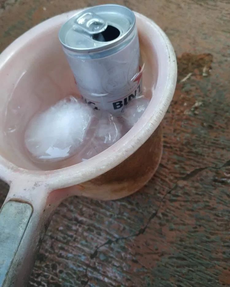 orang lagi bikin minuman malah kocak © berbagai sumber
