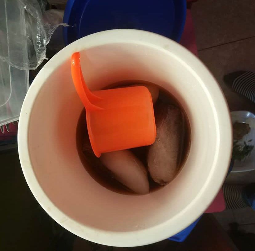 orang lagi bikin minuman malah kocak © berbagai sumber