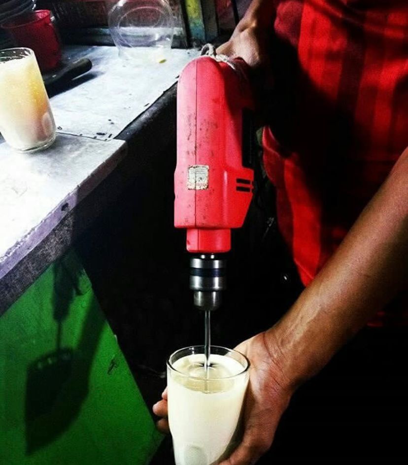 orang lagi bikin minuman malah kocak © berbagai sumber orang lagi bikin minuman malah kocak © berbagai sumber