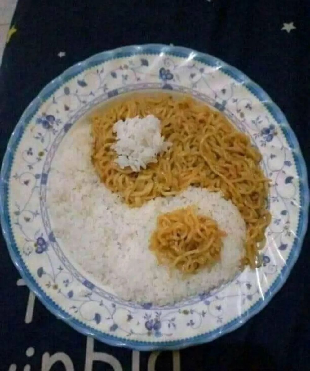 kreasi nyeleneh pakai mi © berbagai sumber