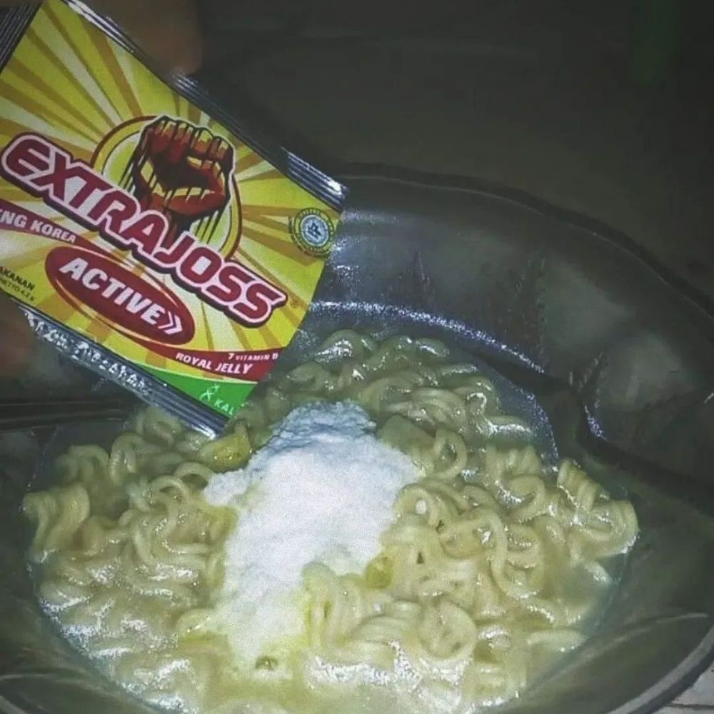 kreasi nyeleneh pakai mi © berbagai sumber