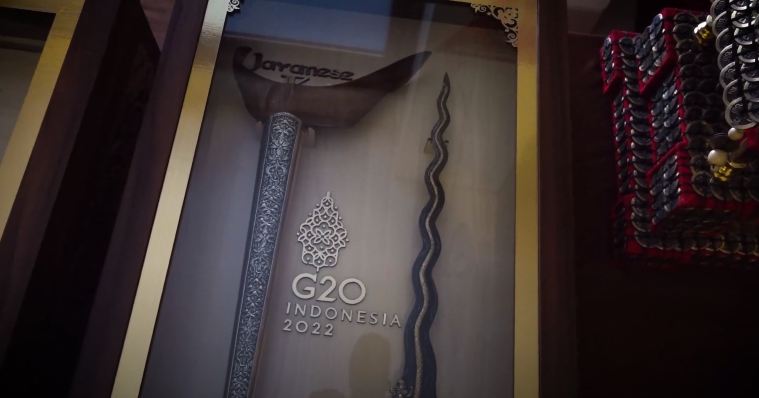 Potret 9 suvenir KTT G20 ini melokal banget, keris perak lapis emas