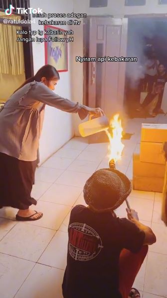 bikin adegan kebakaran di sinetron nyeleneh © berbagai sumber
