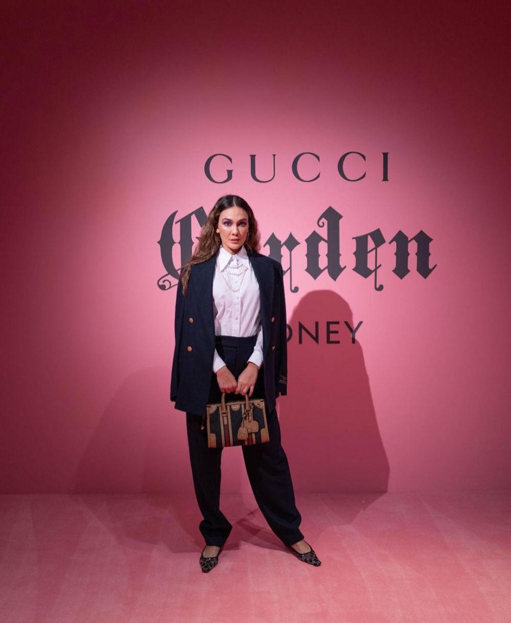 11 Potret Luna Maya hadiri Gucci Australia, posenya berkelas