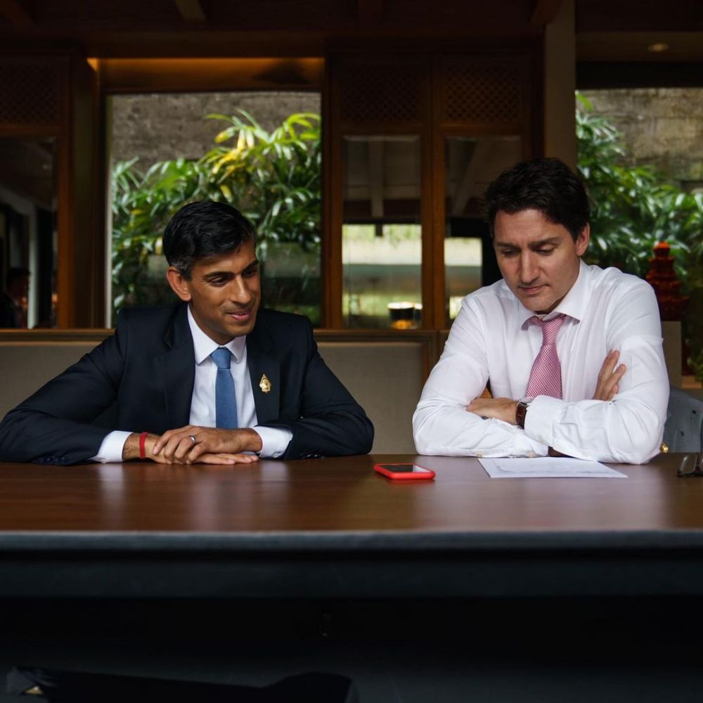 Nongkrong bareng, ini 9 beda gaya PM Kanada dan PM Inggris