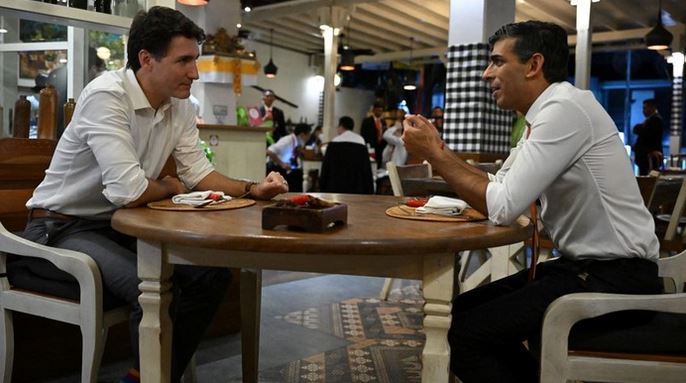 beda gaya PM Kanada dan PM Inggris © 2022 brilio.net