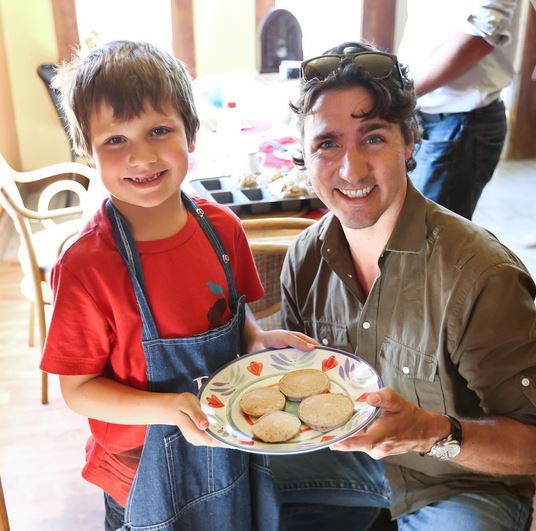 beda gaya PM Kanada dan PM Inggris © 2022 brilio.net