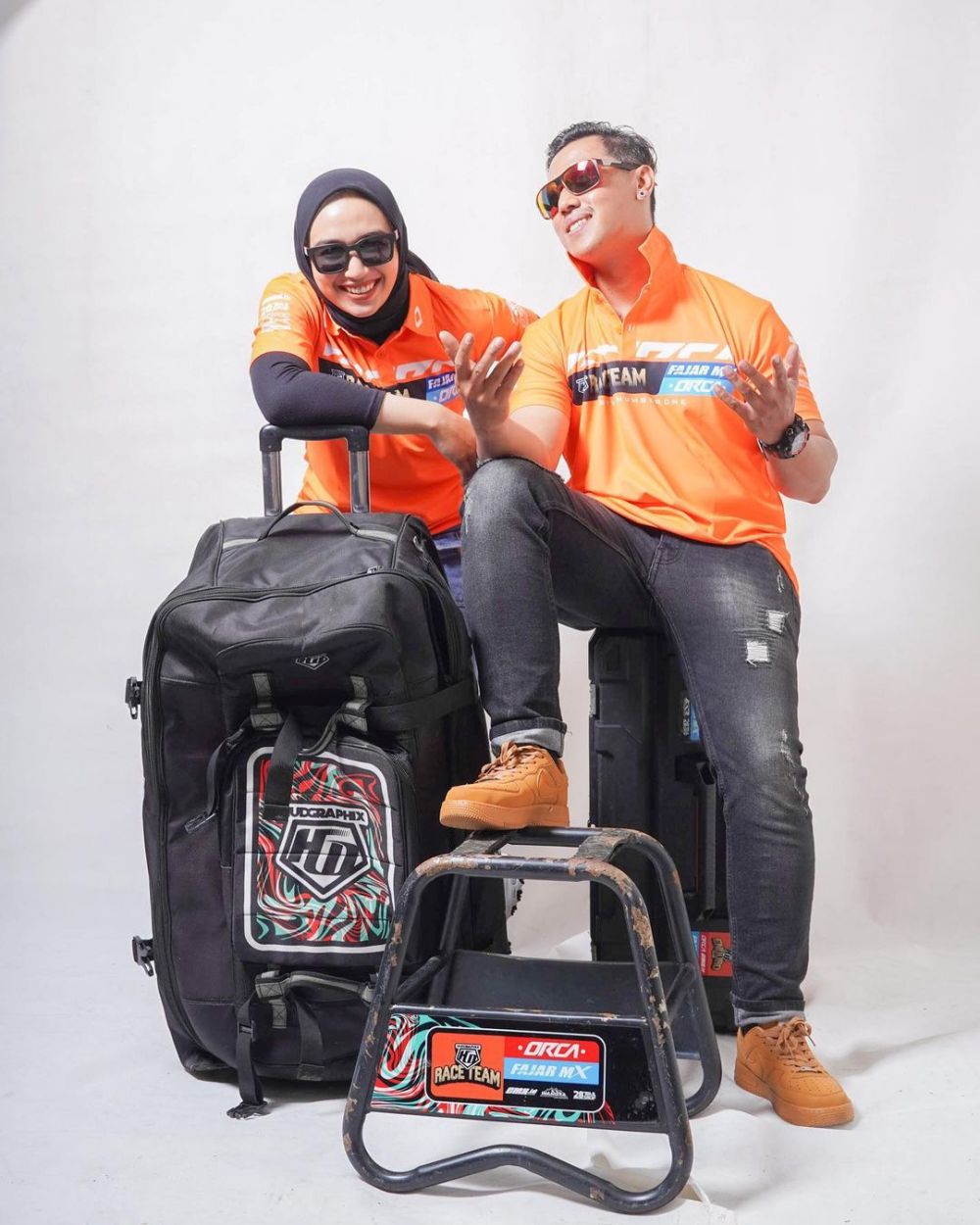 potret mesra ujang preman pensiun dan kekasih © instagram