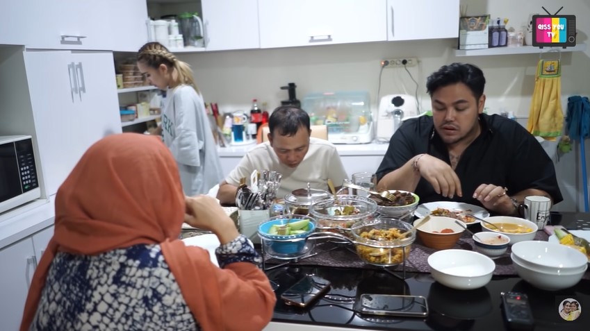 10 Inspirasi lauk ala Rozak ayah Ayu Ting Ting, sederhana khas rumahan