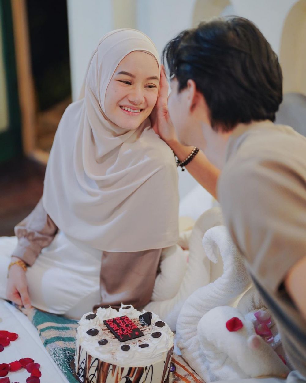 momen dinda hauw beri kejutan ultah rey mbayang © instagram momen dinda hauw beri kejutan ultah rey mbayang © instagram