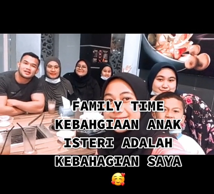 Ibu ini nikahi pria seumuran anaknya, intip 11 momen mesranya berbagai sumber