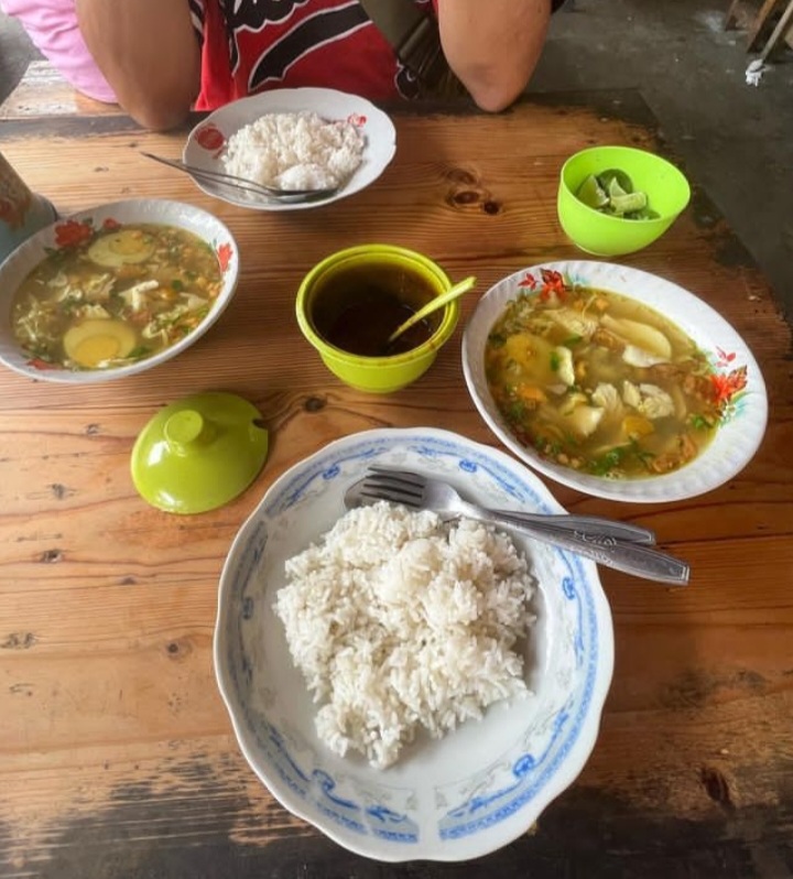 9 Momen Rich Brian pulang kampung ke Indonesia, makanannya disorot