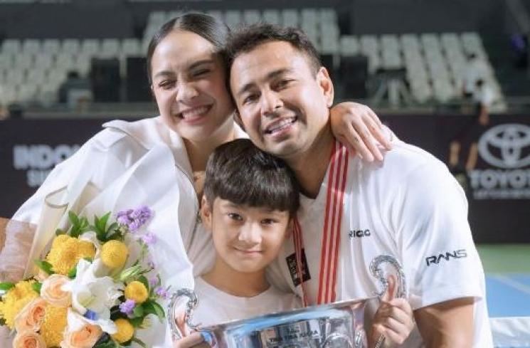 seleb 'Tiba-Tiba Tenis' bareng anak © 2022 brilio.net seleb 'Tiba-Tiba Tenis' bareng anak © 2022 brilio.net