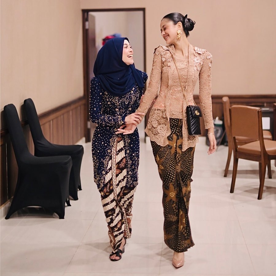 Seleb di nikahan Beni  Berbagai sumber