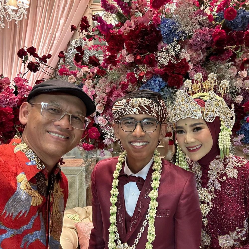 Seleb di nikahan Beni  Berbagai sumber