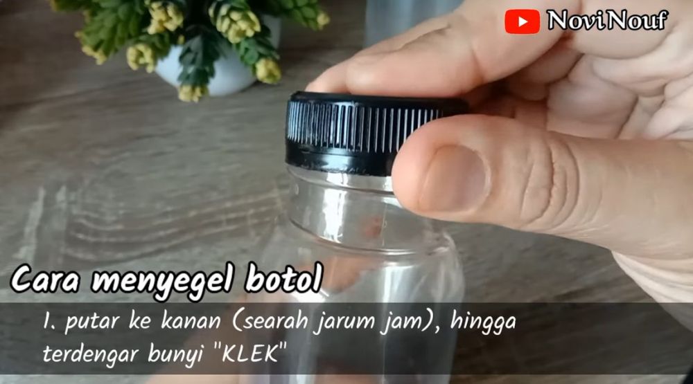 Tanpa mesin, ini cara segel tutup botol plastik untuk bisnis rumahan