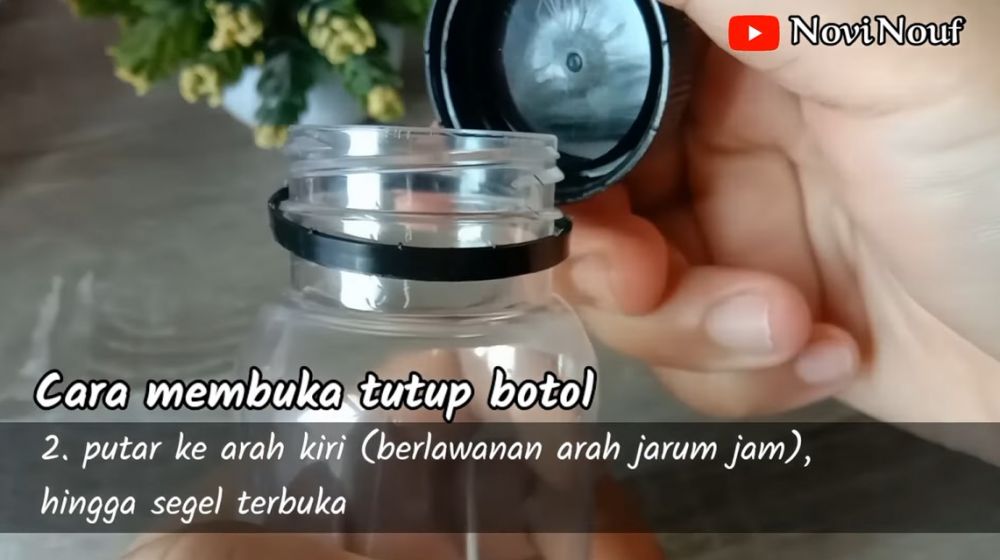 Tanpa mesin, ini cara segel tutup botol plastik untuk bisnis rumahan